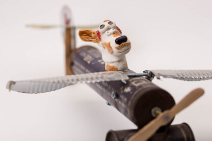 Sculpture avion Fly-Tox avec pilote chien Karine Durand